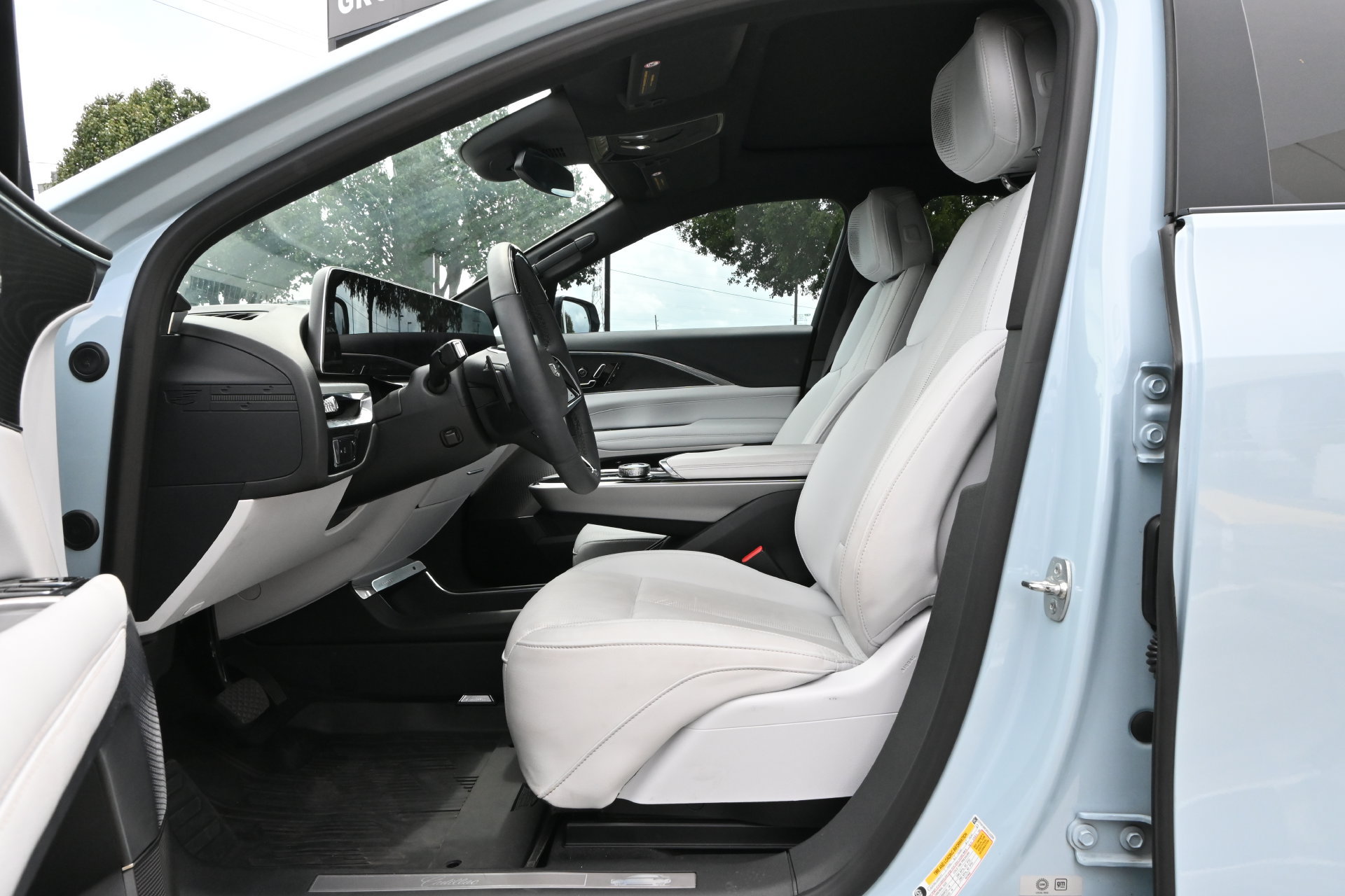 Certified 2024 Cadillac Lyriq Sport RWD image 19
