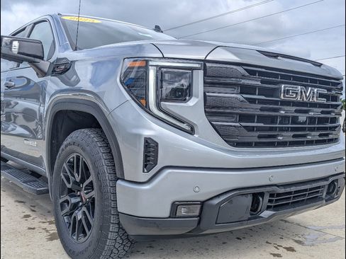 Used 2025 GMC Sierra 1500 Elevation w/ Elevation Premium Package AWD/4WD image 12