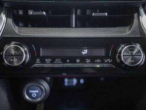 Used 2021 Toyota Venza LE image 23