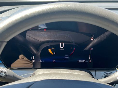 Used 2024 Chevrolet Trax LT FWD image 23