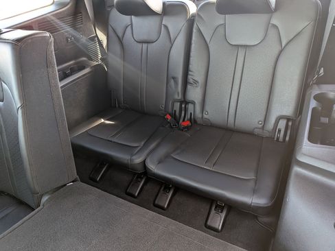 Used 2023 Kia Sorento S image 24