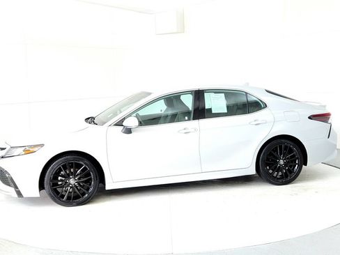 Used 2024 Toyota Camry XSE FWD image 3