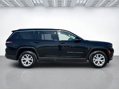 Used 2022 Jeep Grand Cherokee L Limited w/ Luxury Tech Group II image 3