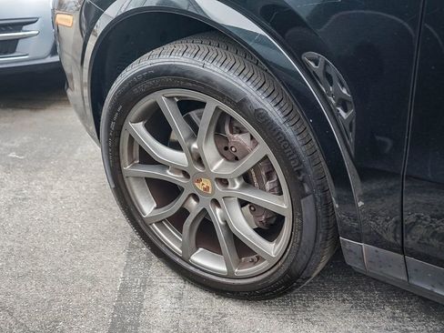 Used 2023 Porsche Cayenne Platinum Edition image 10