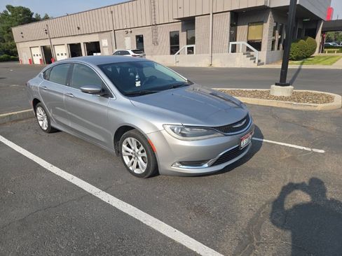Used 2015 Chrysler 200 Limited FWD image 7