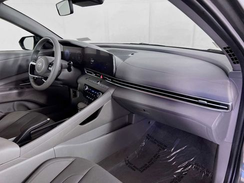 Used 2024 Hyundai Elantra SEL FWD image 28