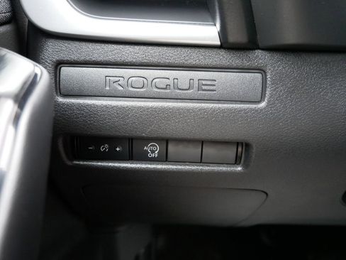 Used 2023 Nissan Rogue S image 23