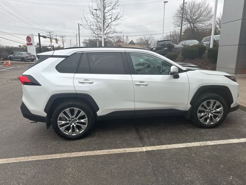 Used 2023 Toyota RAV4 XLE Premium image 14