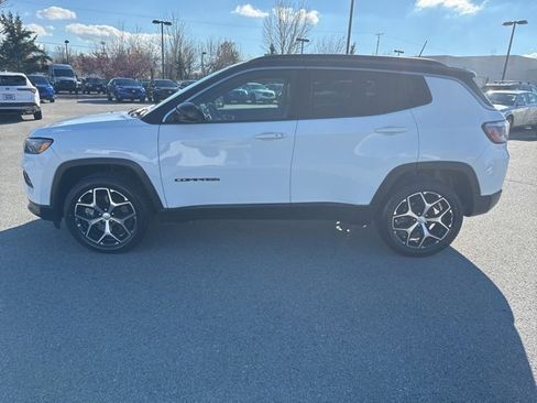 Used 2024 Jeep Compass Limited image 2