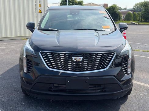 Used 2023 Cadillac XT4 Luxury w/ Cold Weather Package FWD image 2