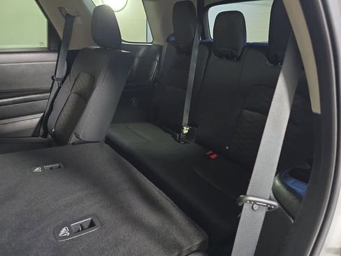 Used 2023 Nissan Pathfinder S image 23