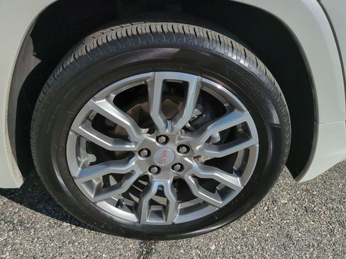 Used 2024 GMC Terrain Denali w/ Denali Premium Package image 11