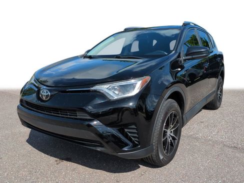 Used 2018 Toyota RAV4 LE FWD image 1