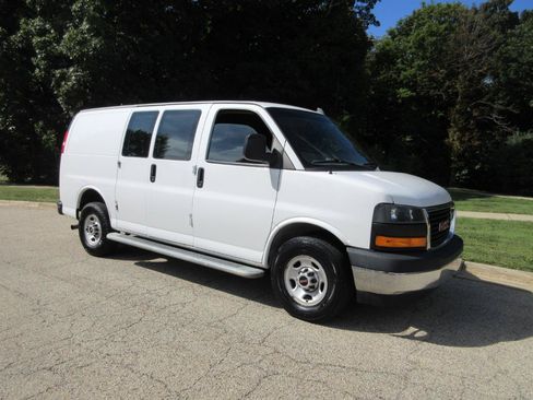 Used 2020 GMC Savana 2500 w/ Driver Convenience Package RWD image 3