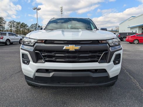 Used 2024 Chevrolet Colorado LT w/ LT Convenience Package image 8