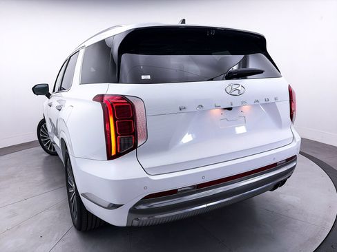 Used 2023 Hyundai Palisade Calligraphy image 12
