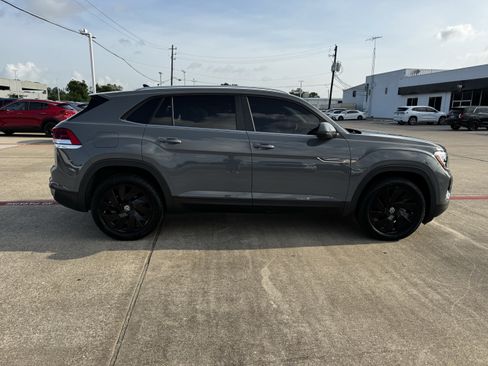 Used 2024 Volkswagen Atlas Cross Sport SE w/ Black Wheel Package FWD image 7