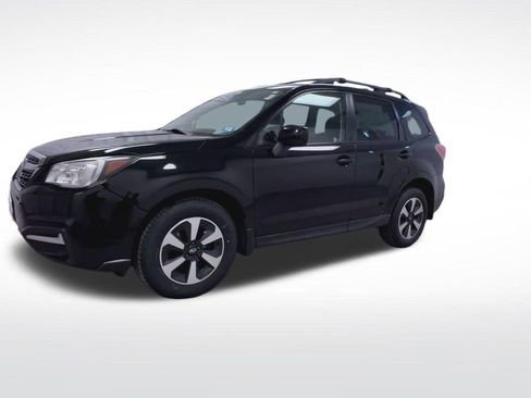 Used 2017 Subaru Forester 2.5i Premium w/ All-Weather Package image 4