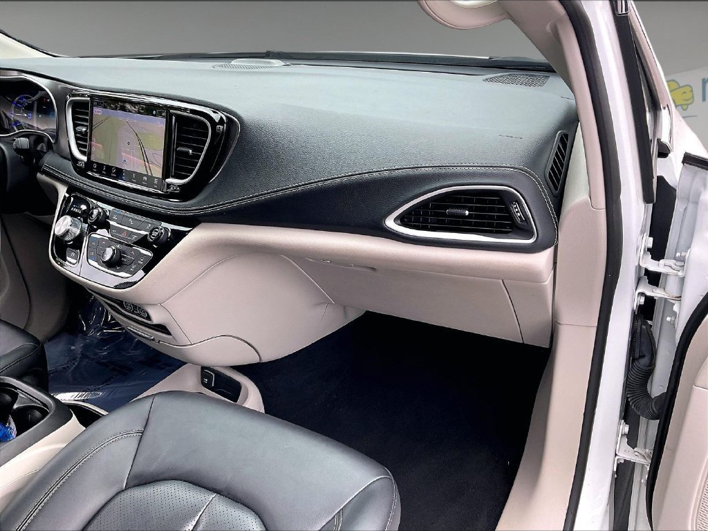 Used 2024 Chrysler Pacifica Limited FWD image 12