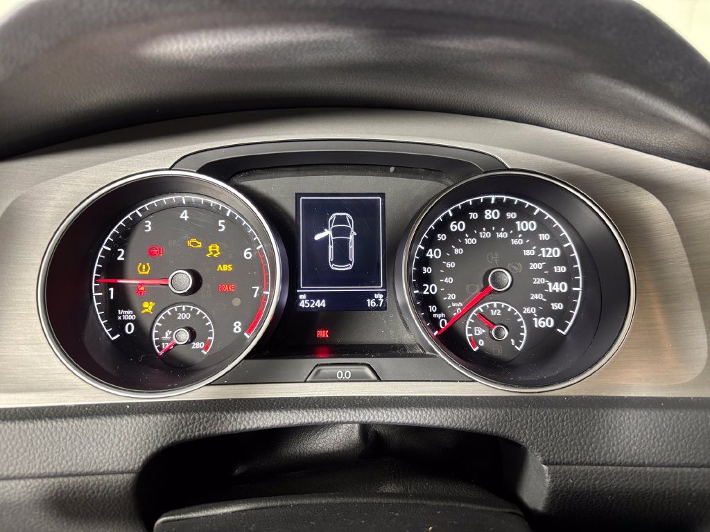 Used 2017 Volkswagen Golf Wolfsburg Edition FWD image 17