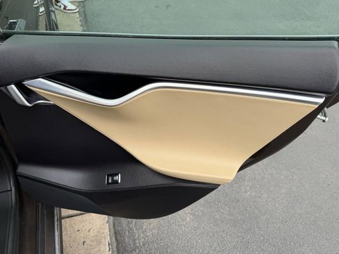 Used 2013 Tesla Model S Performance image 30