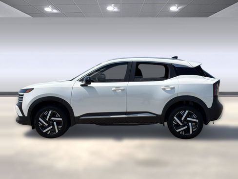 Used 2026 Nissan Kicks SV FWD image 2