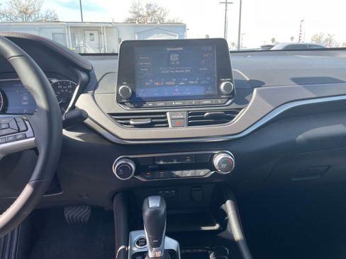 Used 2025 Nissan Altima 2.5 SR image 17