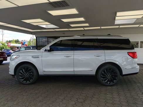 Used 2021 Lincoln Navigator Reserve AWD/4WD image 9