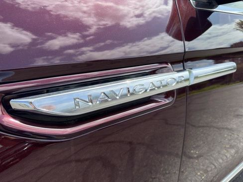 Used 2018 Lincoln Navigator L Reserve w/ Technology Package AWD/4WD image 18
