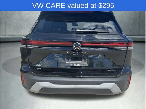Used 2025 Volkswagen Tiguan SE AWD/4WD image 6