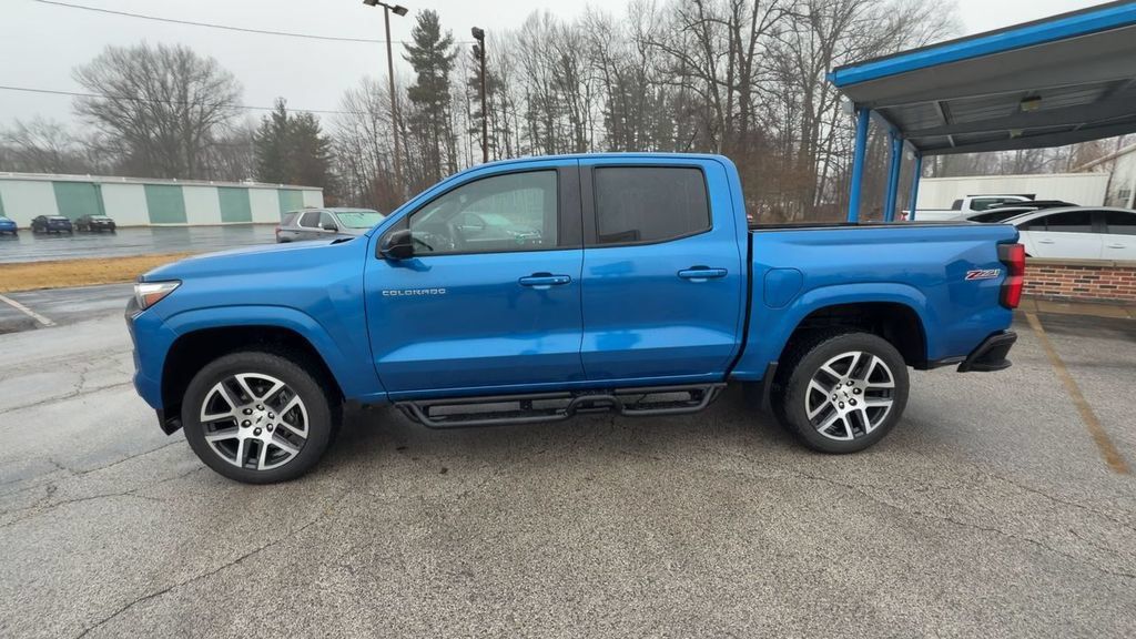 Used 2024 Chevrolet Colorado Z71 w/ Z71 Convenience Package 2 AWD/4WD image 5