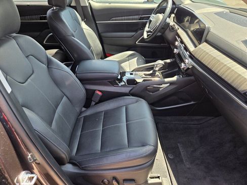 Certified 2025 Kia Telluride EX w/ EX Captain's Chair Package FWD image 24