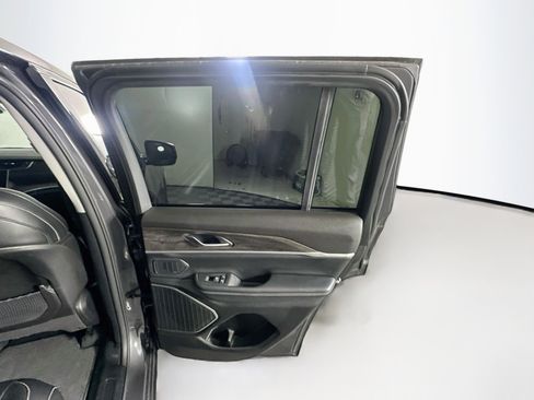 Used 2023 Jeep Grand Cherokee Limited w/ Black Appearance Package RWD image 30