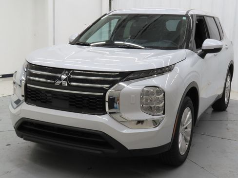 New 2026 Mitsubishi Outlander ES AWD/4WD image 8
