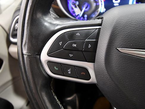 Used 2022 Chrysler Pacifica Limited image 23