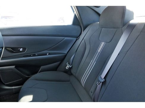 Used 2025 Hyundai Elantra SEL FWD image 13