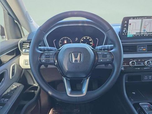 Used 2025 Honda Pilot Touring image 17