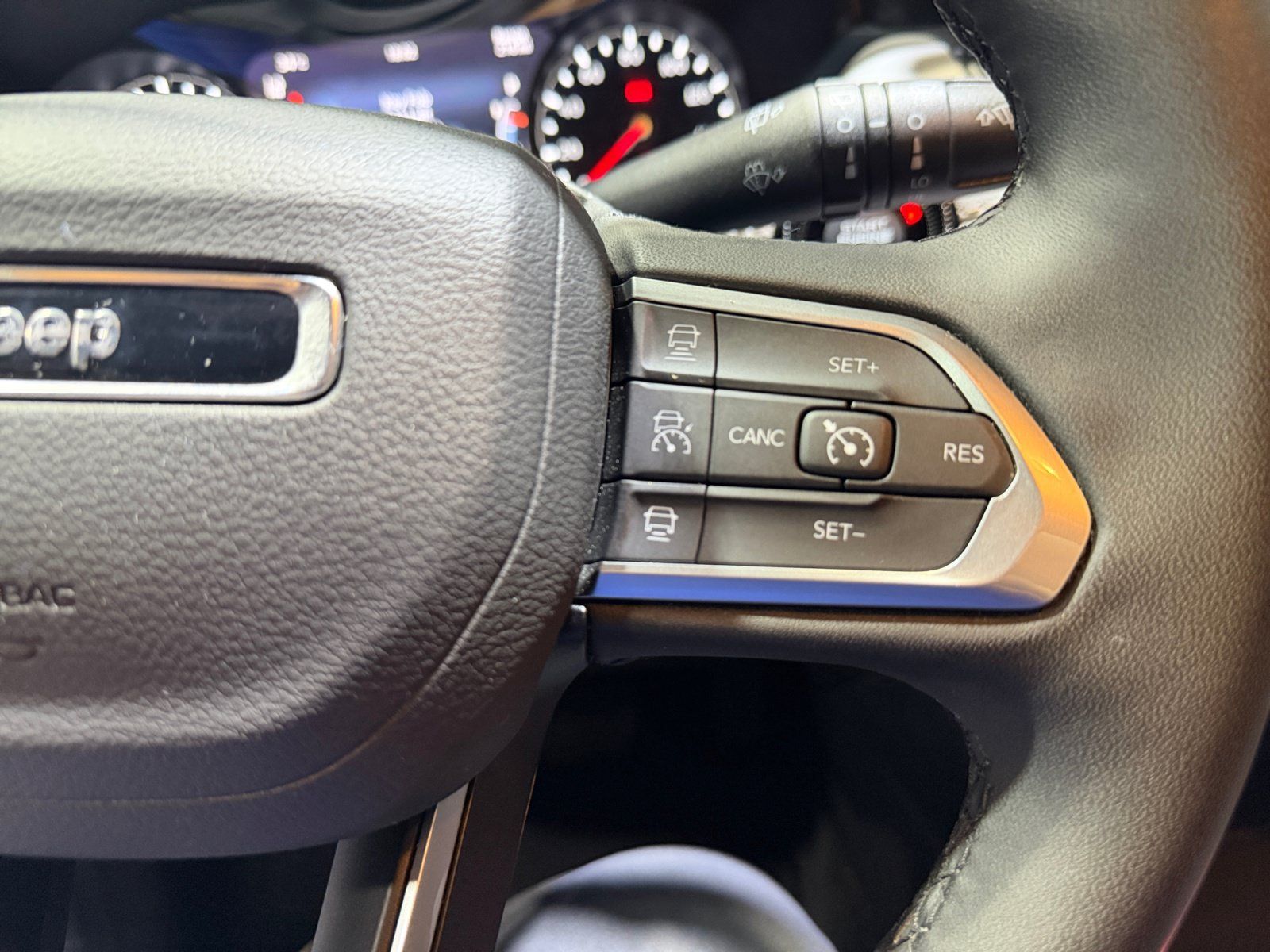 Used 2025 Jeep Compass Limited AWD/4WD image 18