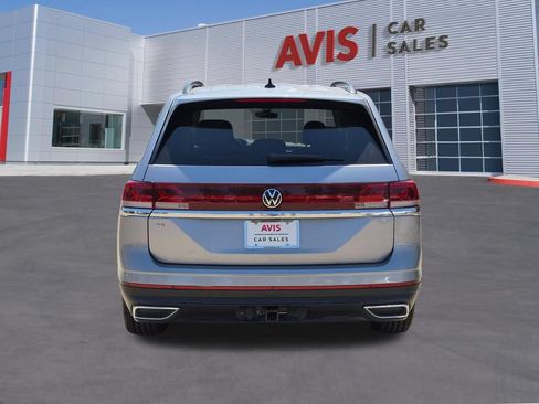 Used 2025 Volkswagen Atlas SE FWD image 7