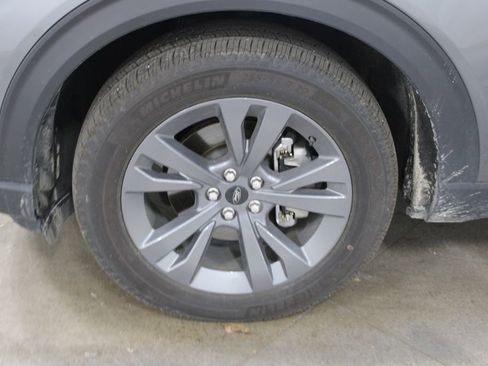Used 2025 Ford Explorer Active w/ Active Comfort Package AWD/4WD image 37