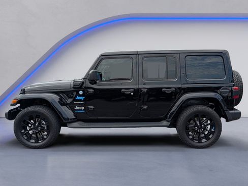 Used 2022 Jeep Wrangler Unlimited Sahara w/ Cold Weather Group AWD/4WD image 5