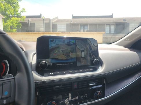 Used 2023 Nissan Rogue Platinum AWD/4WD image 16