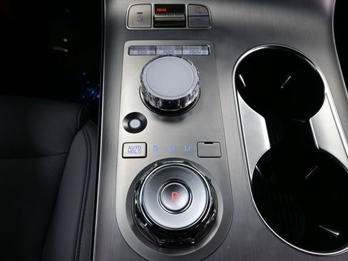 Certified 2026 Genesis GV70 2.5T Advanced image 22