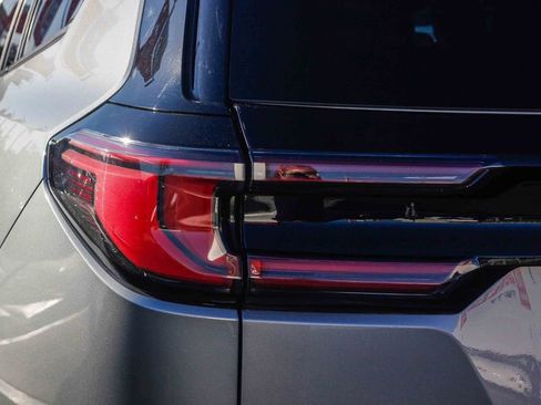 Used 2025 GMC Acadia Elevation image 10