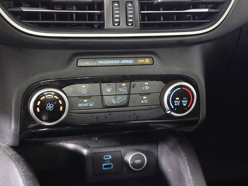 Used 2021 Ford Escape SE image 39