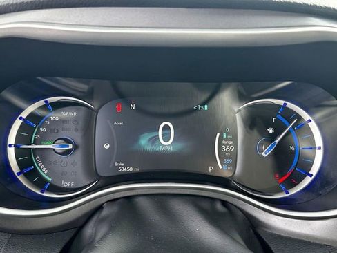 Used 2024 Chrysler Pacifica Limited FWD image 15