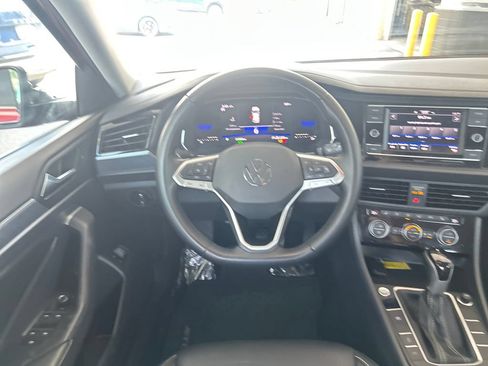 Used 2023 Volkswagen Jetta SE w/ Panoramic Sunroof Package FWD image 16