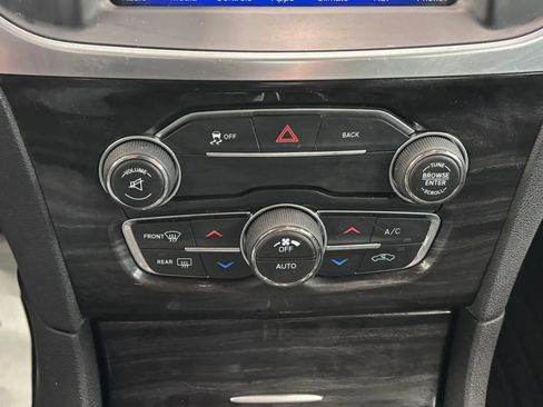 Used 2015 Chrysler 300 Limited RWD image 44