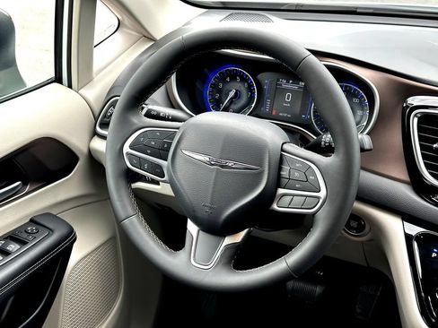Used 2024 Chrysler Voyager LX FWD image 29