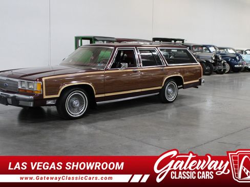 Used 1990 Ford LTD Country Squire image 1